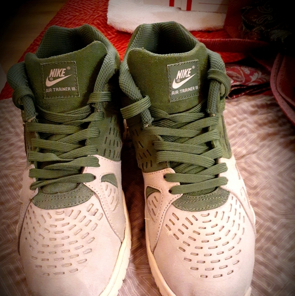 Nike - Picture 2 of 4